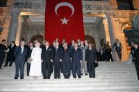 Bülent Arinc, Präsident des türkischen Parlaments, Mehmet Ali Sahia, stv. Ministerpräsident, Bernhard Schreiner, Vizepräsident des Europarats, Stiftungspräsident Dr. Ernst Seidel mit Preisträgern,Preisstiftern und Laudatoren vor dem Dolmabahçe Pal