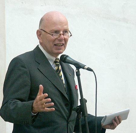 Prof. Dr. Christoph Stötzl, Vizepräsident Abgeordnetenhaus Berlin, bei seiner Festrede