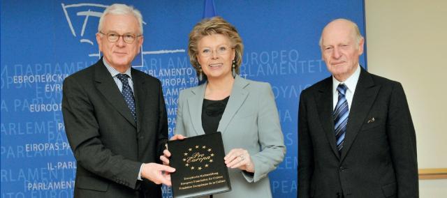 Präsident des Europäischen Parlaments, Prof. Dr. Hans-Gert Poettering, EU-Kommissarin Viviane Reding, Stiftungspräsident Dr. Ernst Seidel