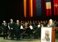 (v.l.n.r.) Preisstifter Werner Semmler, Bürgermeister von Saverne Thierry Carbiener, Oberbürgermeister von Donaueschingen Dr. Bernhard Everke Laudator: Erwin Teufel, Ministerpräsident des Landes Baden-Württemberg